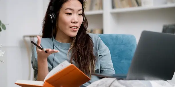 1994 yılında Kadıköy’de Kadıköy Tercüme Merkezi ismiyle faaliyete çeviri hizmeti vermeyi ilke edinmiştir